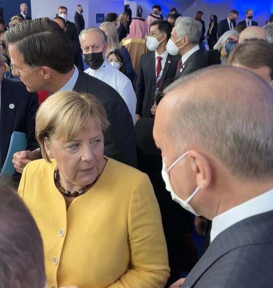 Cumhurbaşkanı Erdoğan, G20 Zirvesi'nde dünya liderleriyle sohbet etti