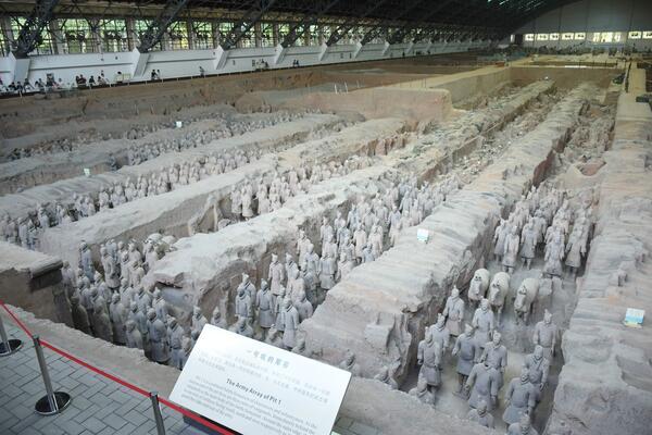 İşte Çin'in 2 bin yıllık gizemli yer altı ordusu: Terracota askerleri