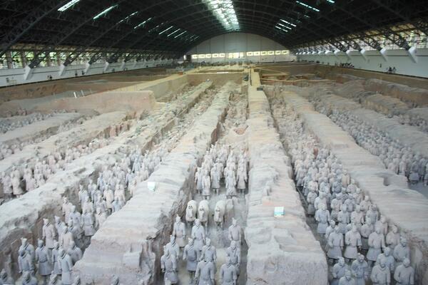 İşte Çin'in 2 bin yıllık gizemli yer altı ordusu: Terracota askerleri
