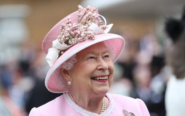 İngiliz medyasında flaş iddia: Kraliçe, servetini gizlemek için lobi mi yaptı?