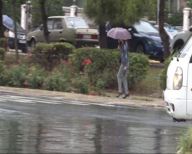 İstanbul'da beklenen sağanak yağış başladı 