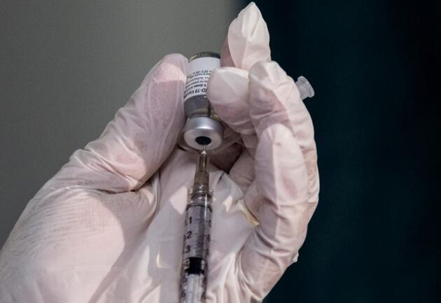 Çift aşı olanlara uyarı: Bu 4 belirtiye dikkat!