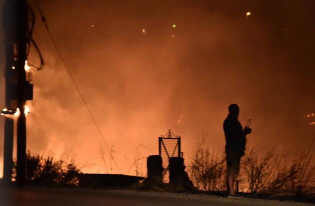 Φωτιά στην Ελλάδα: Έφτασε σε οικισμούς