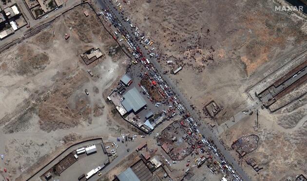 Binlerce kişi ülkeden kaçmaya çalışıyor: Kabil Havalimanı’ndaki kalabalık uydudan böyle görüntülendi