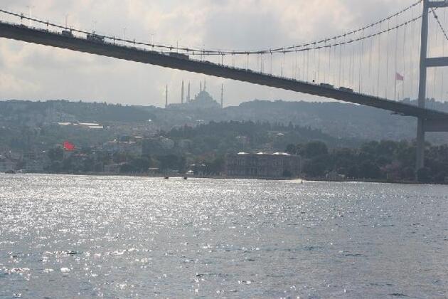 İstanbul Boğaz’ında ilk; Motokros efsanesi Boğaz'ı su üstünde geçti