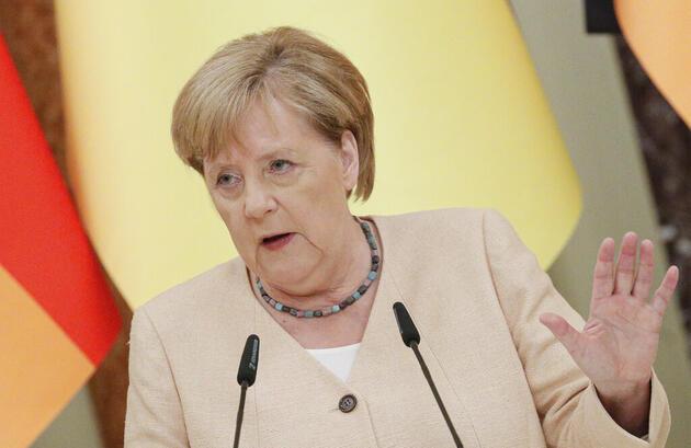 Görevi bırakmaya hazırlanan Merkel ne kadar emekli maaşı alacak?