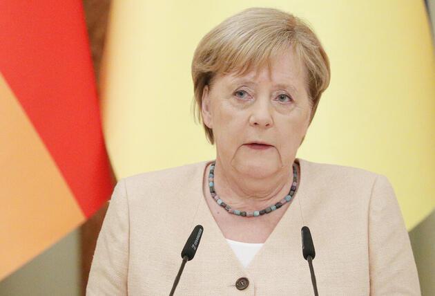 Görevi bırakmaya hazırlanan Merkel ne kadar emekli maaşı alacak?
