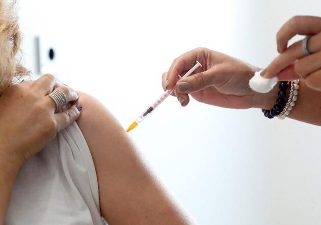 İngiltere'de çift doz aşı ile ilgili önemli araştırma