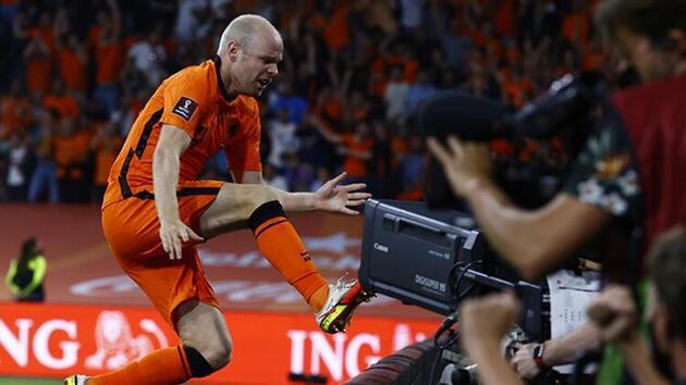Son dakika... Hollanda-Türkiye maçında Şenol Güneş'in dikkat çeken görüntüsü!