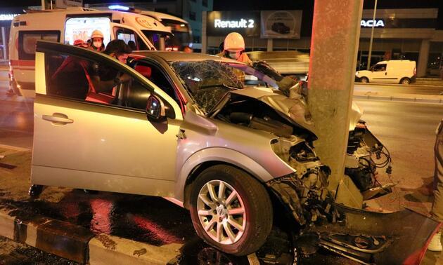 İzmir'de trafik kazası : 2 yaralı