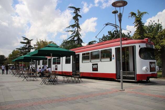 'Nostaljik Tramvay Kafe' müşterilerini zamanda yolculuğa çıkarıyor