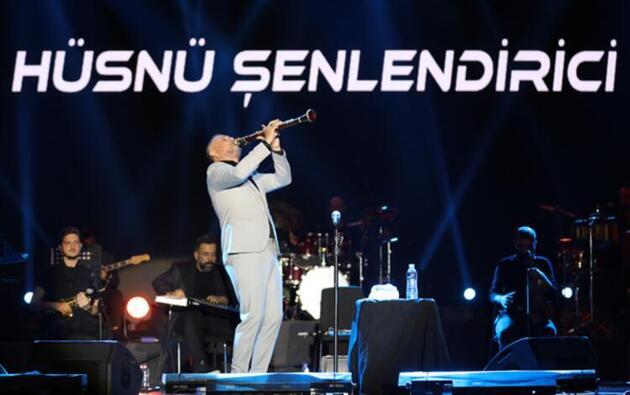 Kuruçeşme Açıkhava Konserleri Hakan Altun ve  Hüsnü Şenlendirici'yi ağırladı