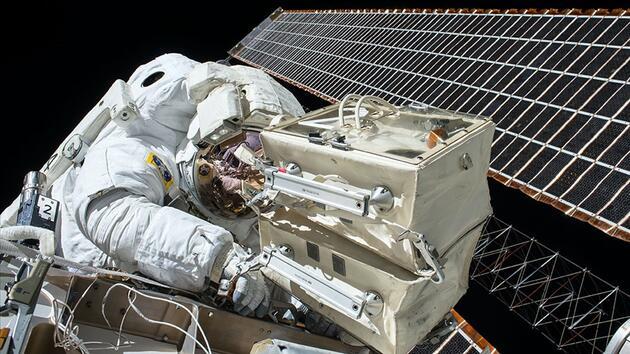 SpaceX'in astronot olmayan yolcuları uzay seyahatine başlıyor