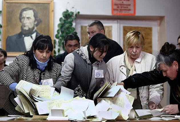 Rusya'da milletvekili seçimleri: Parlamento'ya 5 parti giriyor, Putin'in partisi oy kaybetti