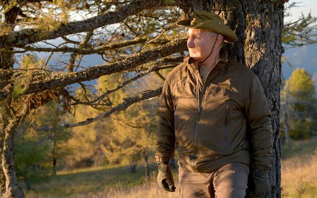 Rus lider Putin'in Sibirya tatilinden kareler: Çadırda kaldı, balık tuttu, arazi aracı kullandı