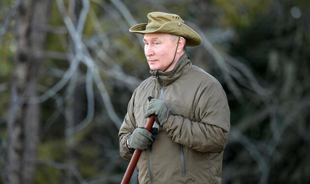 Rus lider Putin'in Sibirya tatilinden kareler: Çadırda kaldı, balık tuttu, arazi aracı kullandı