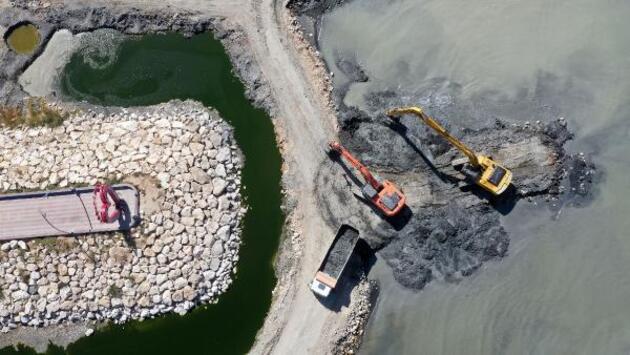 Van Gölü'nden 14 bin ton dip çamuru çıkarıldı