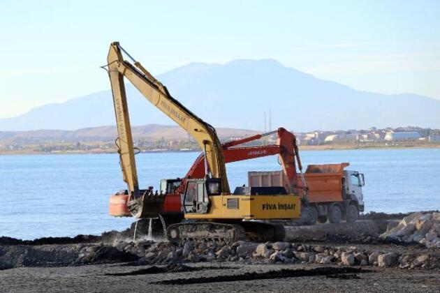 Van Gölü'nden 14 bin ton dip çamuru çıkarıldı