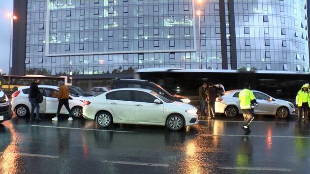 İstanbul'da D100 Karayolu'nda art arda trafik kazaları