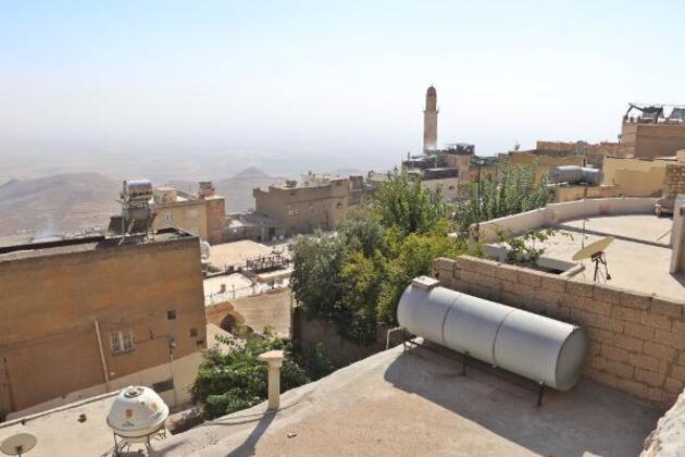 Mardin’e gelen turistin 'su deposu' ve 'anten' şikayeti