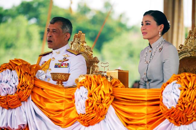 İlk kurbanı 'resmi metresi'ydi... Tayland Kralı 6 kişiyi daha gözden çıkardı