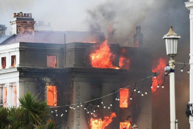 İngiltere'de otelde korkutan yangın