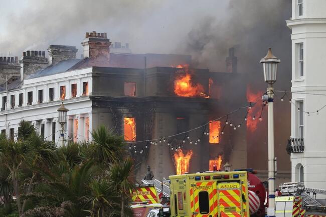İngiltere'de otelde korkutan yangın
