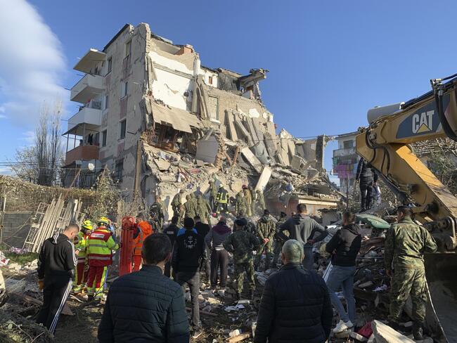 Arnavutluk’ta depremin bilançosu artıyor