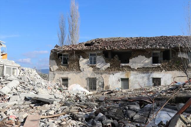 Arnavutluk'taki depremde ölü sayısı 31'e yükseldi