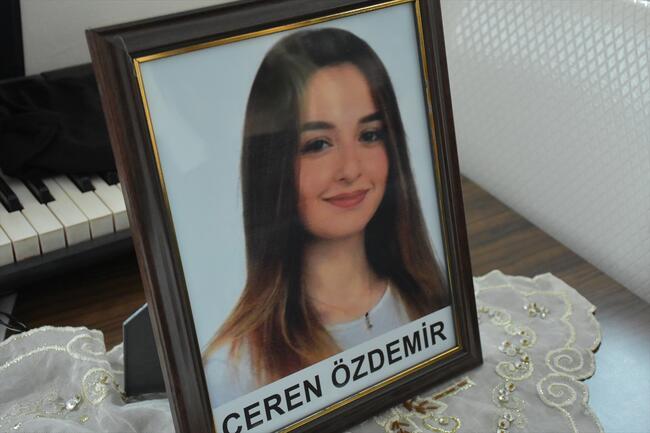 Ceren Özdemir’in babası: Onu yetiştirmek için 35 senedir garsonluk yapıyorum