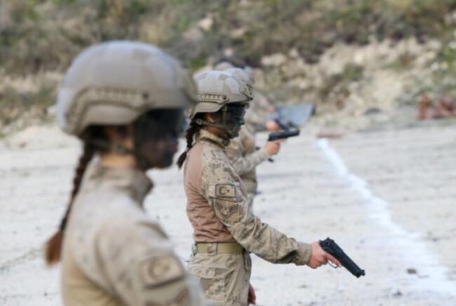 Türkiye'nin ilk kadın komando astsubayları göreve hazır