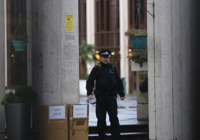 Camide dehşet saçmıştı! Londra'daki bıçaklı saldırgan tutuklandı 
