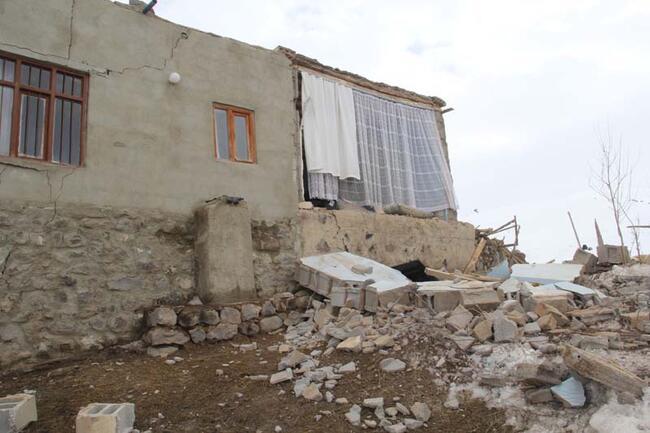 İçişleri Bakanı Soylu'dan deprem açıklaması: 7 vatandaşımız hayatını kaybetti