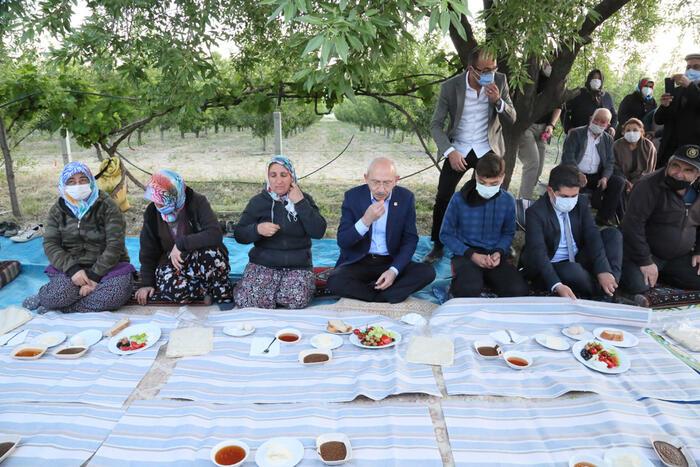 Kılıçdaroğlu, gün doğumunda işçilerle gül topladı - Son Dakika Flaş Haberler