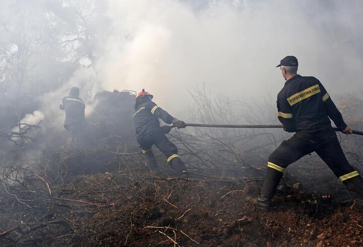 Yunanistan daki yangın 3 gündür söndürülemiyor