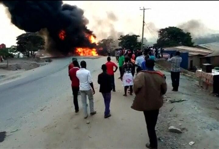 Uganda da petrol tankeri patladı 10 ölü