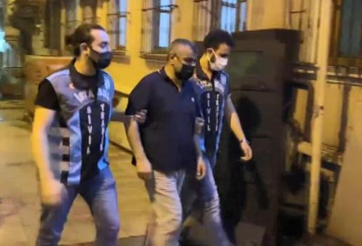 Taksim'de polisten otopark parası isteyen değnekçi suçüstü yakalandı