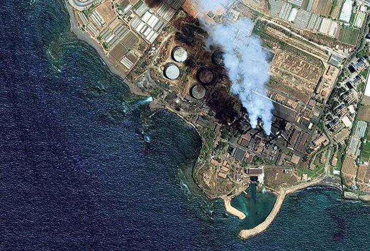 Akdeniz’e, Suriye’deki enerji santralinden 15 bin ton petrol karıştı