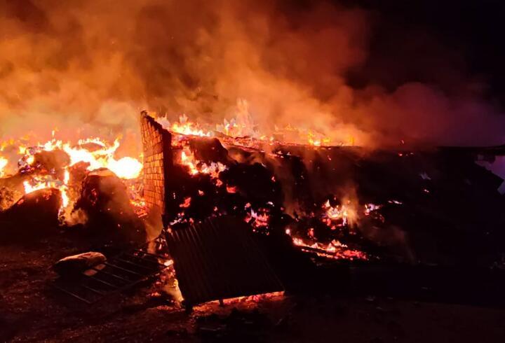 Safranbolu'da samanlık ve ahır alev alev yandı