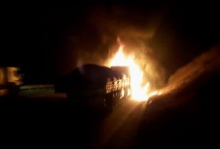 Beykoz Kuzey Marmara Otoyolu'nda TIR alev alev yandı
