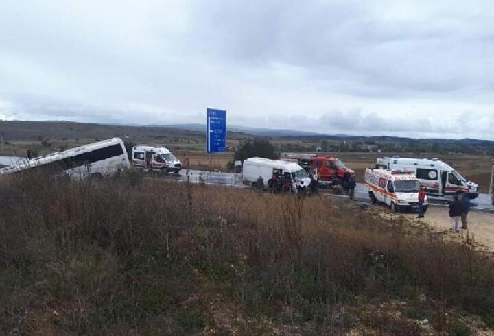 Kastamonu'da yolcu otobüsü ve minibüs çarpıştı: 8 yaralı