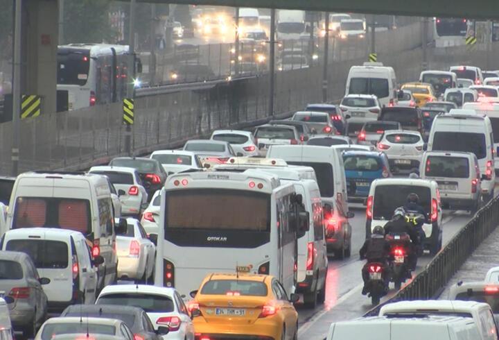 İstanbul'da trafik yoğunluğu; yüzde 74'e ulaştı