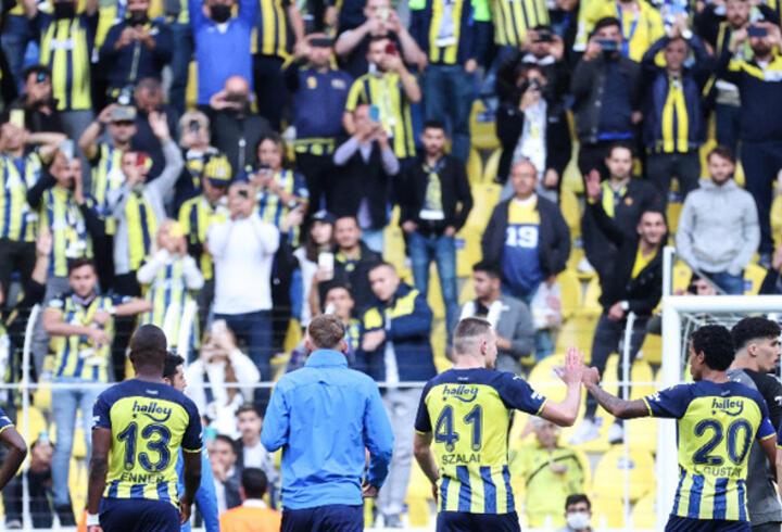 Son dakika... Fenerbahçe tribünde de lider