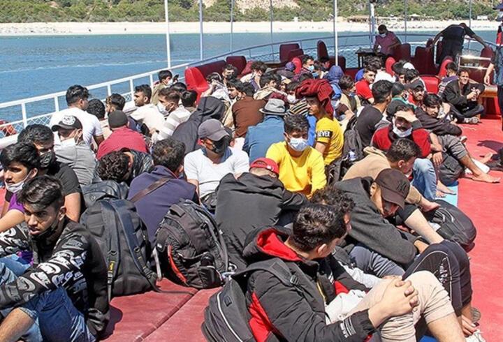 Marmaris'te Türk kara sularına itilen 75 düzensiz göçmen kurtarıldı