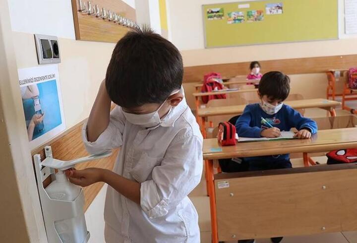 Bursa Sağlık Müdürü: Okullarda 600'e yakın sınıf karantinaya alındı