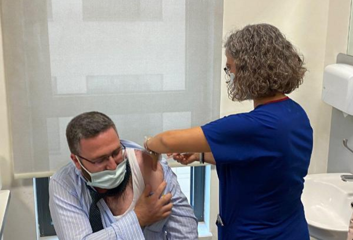 Eskişehir’de 2 TURKOVAC gönüllüsü, aşı oldu