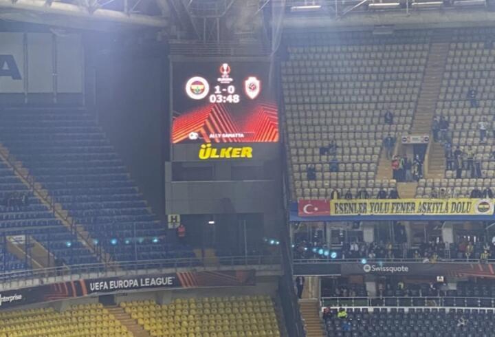 Kadıköy'de Samatta'nın golü Fenerbahçe'ye yazıldı