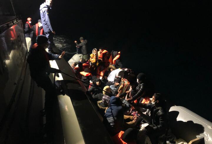 Gökçeada açıklarında 38 kaçak göçmen kurtarıldı