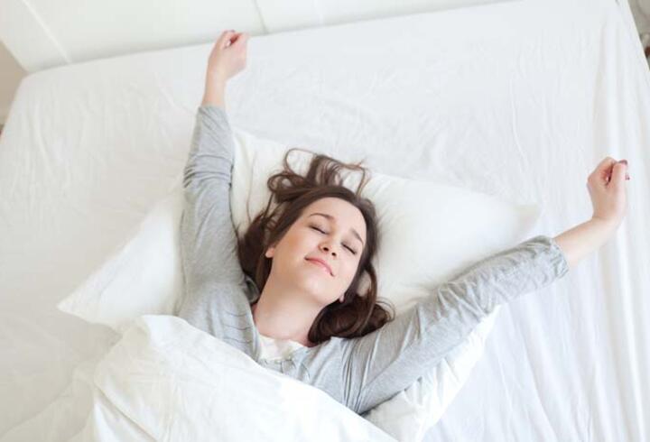 Sırt üstü uyumak neden daha sağlıklı?