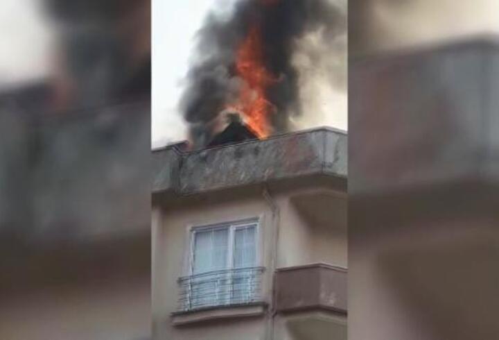 Sancaktepe'de 5 katlı binanın çatısında yangın